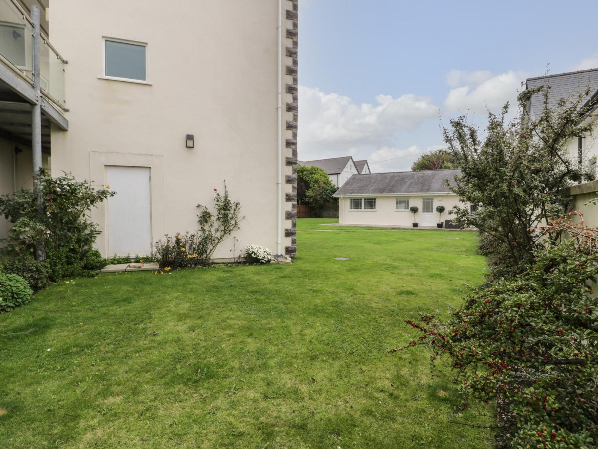 6 * Morfa Nefyn